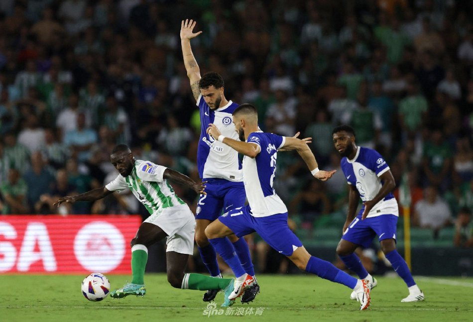 曼城保持高 曼城保持高