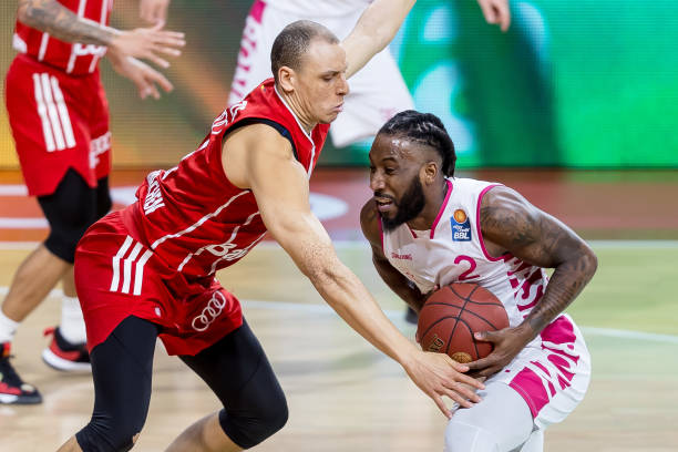 球的争抢上 球的争抢上